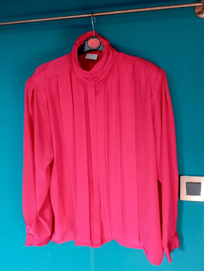 Blouse chic col haut satiné rouge cerise - photo numéro 2