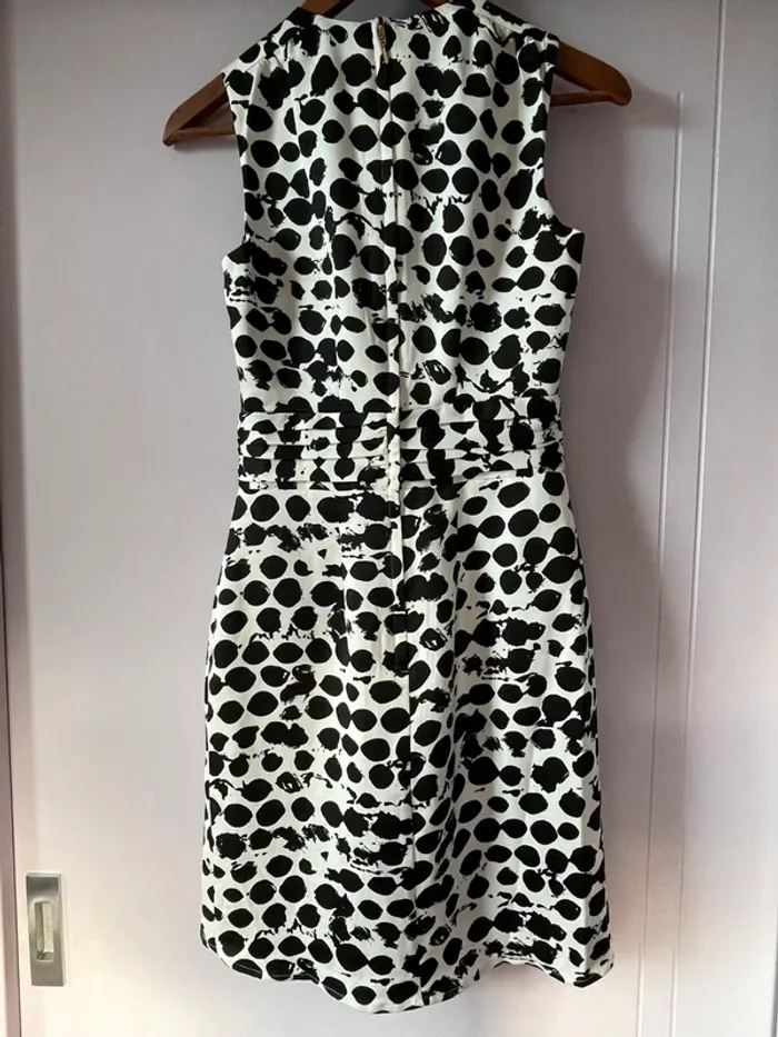 Robe courte H&M noire et blanche 32 - photo numéro 4
