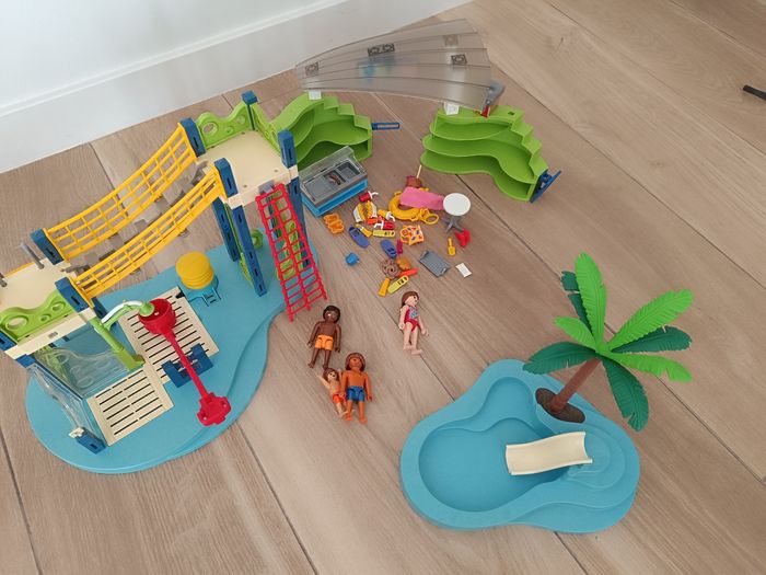 Lot de playmobil thème parc aquatique 
réf 6669 + 6670 + 6672 + 6673 - photo numéro 4