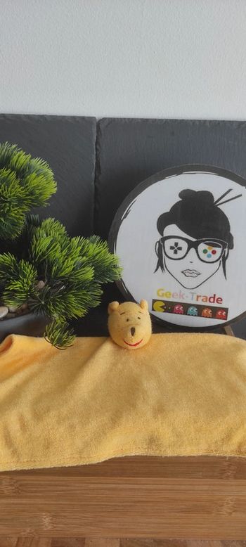 doudou Winnie l'ourson Disney baby ours jaune éponge plat carré The Pooh Winny