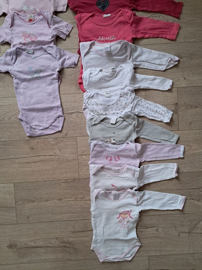 Gros lot vêtements fille 12 mois . (79 pièces) plusieurs marques - photo numéro 4