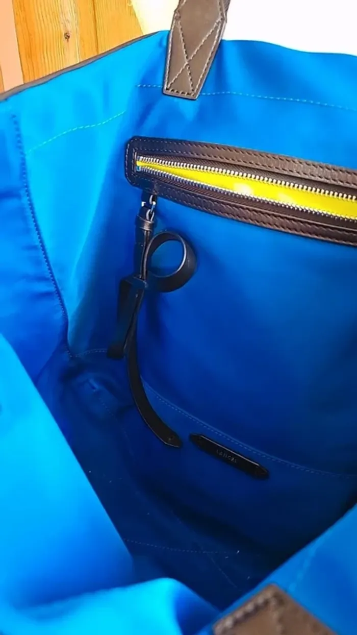 Sac Lancel réversible noir et bleu - photo numéro 4