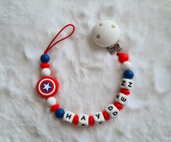 Attache tétine personnalisé en silicone avengers avec adaptateur mam