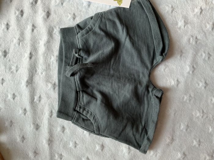 short bleu gris taille élastique avec poches 3 mois boite à malices - photo numéro 3