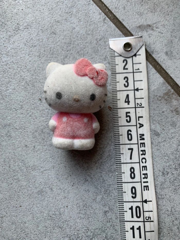 Figurine hello kitty tout douce mini