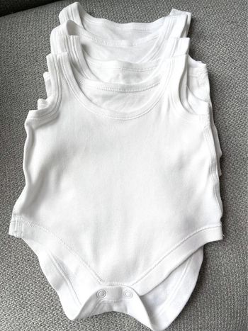 Lot de 4 bodies sans manches forme débardeur taille 1 mois Marks & Spencer