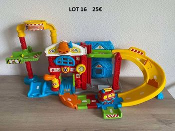 1er âge V-tech Tut Tut bolide la caserne de pompier + Barnabé super pompier
