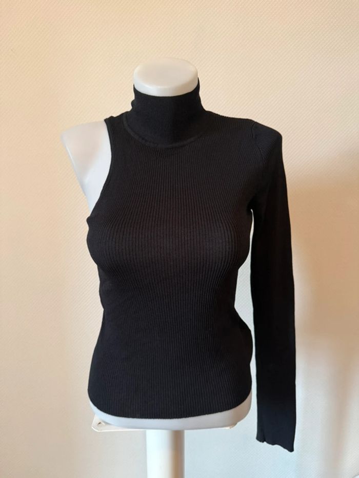 Haut noir en très bon état Zara taille M