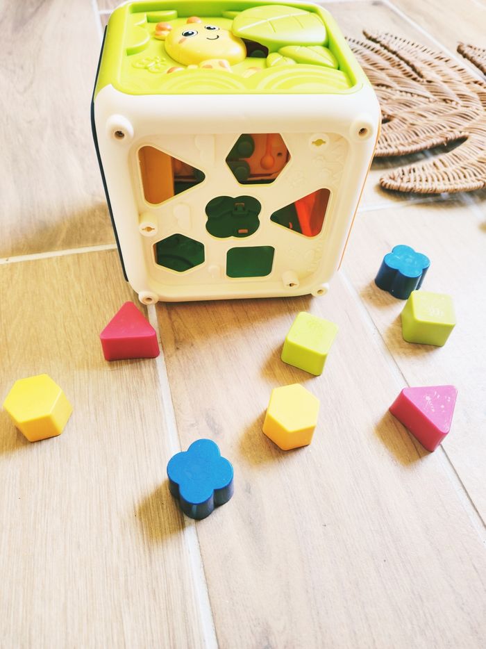 🎶 Cube busy board sonore multi activités 7 en 1 en plastique - photo numéro 7
