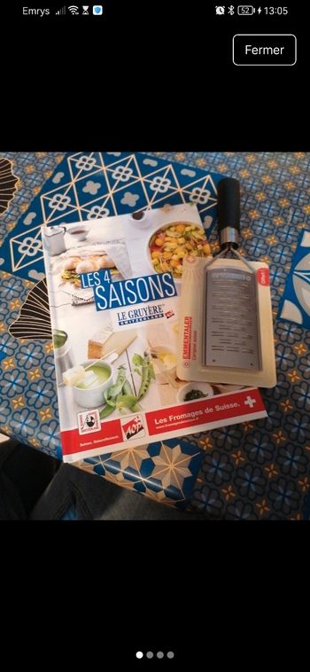 Lot livre de recettes et râpe à fromage Emmentalier
