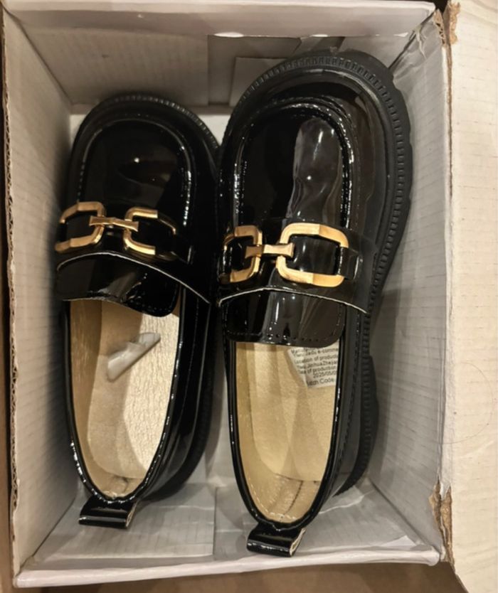 Chaussure petite fille taille 29 neuve - photo numéro 2