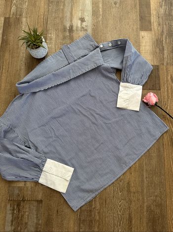 - Blouse  - Taille XS / 34  - Très bon état