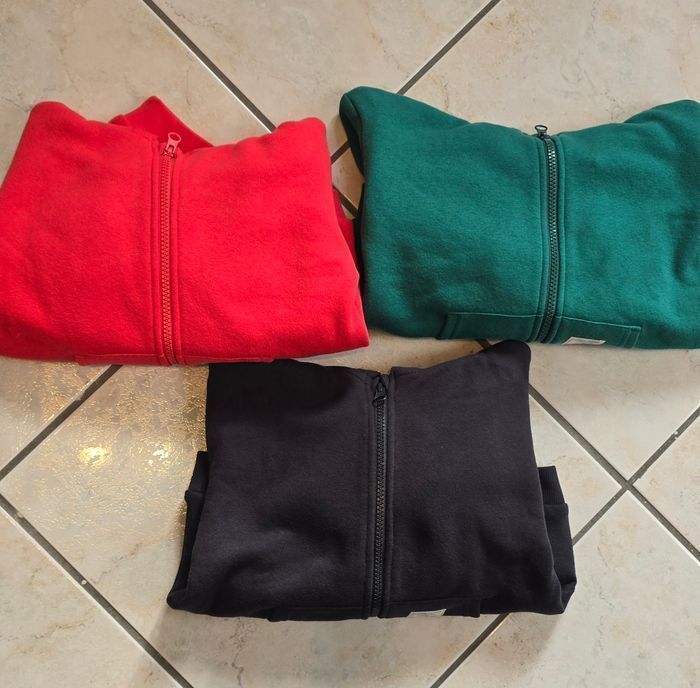 (NEUFS non portés) 🏷😍💙🥰superbe lot sweats zippés molleton et molletonnés 4ans Garçon 💙😍🥰 - photo numéro 2