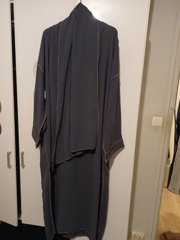 Robe avec foulard intégrer neuves 