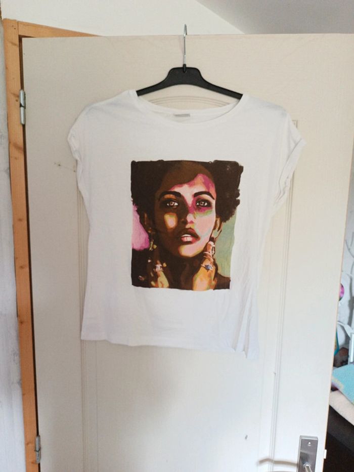 Tee shirt neuf - photo numéro 3