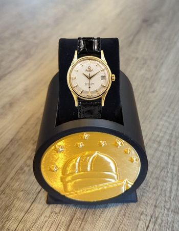 Présentoir de montre hommage Omega Constellation