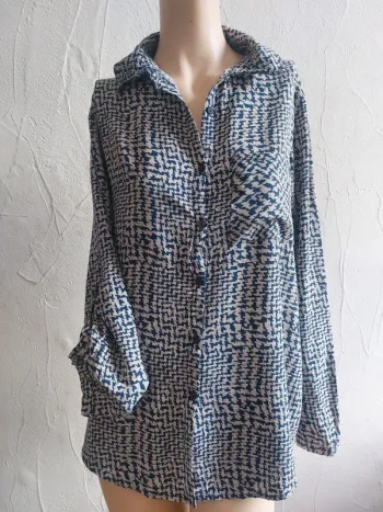 Chemisier à motifs bleus et blancs Taille L