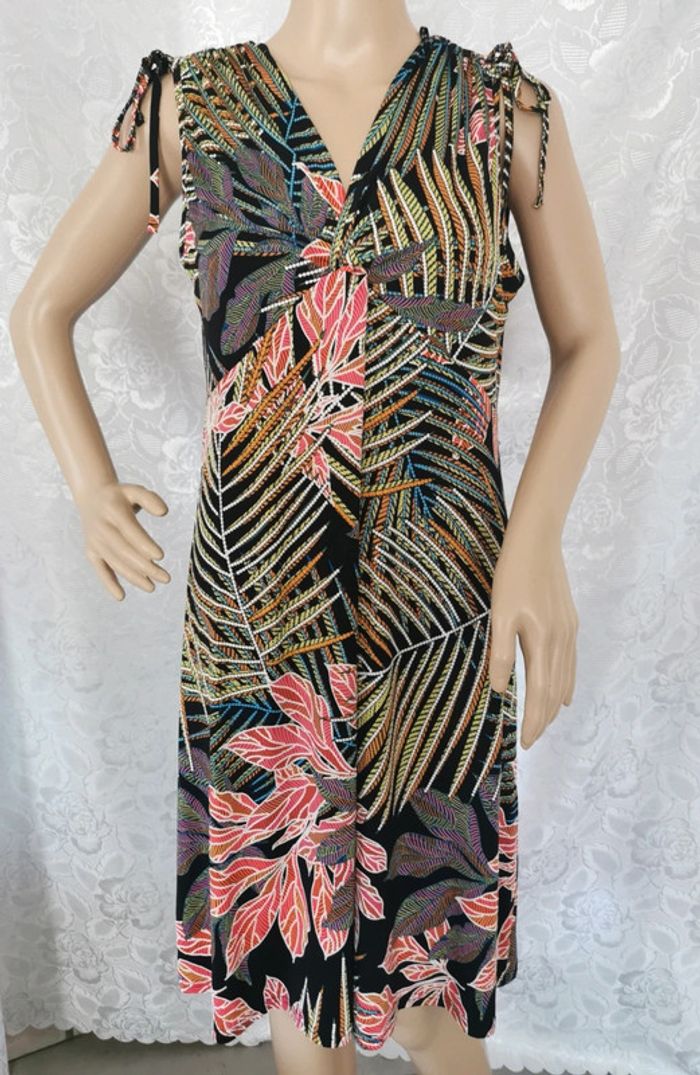 Robe. Noire-rose. Taille 44
