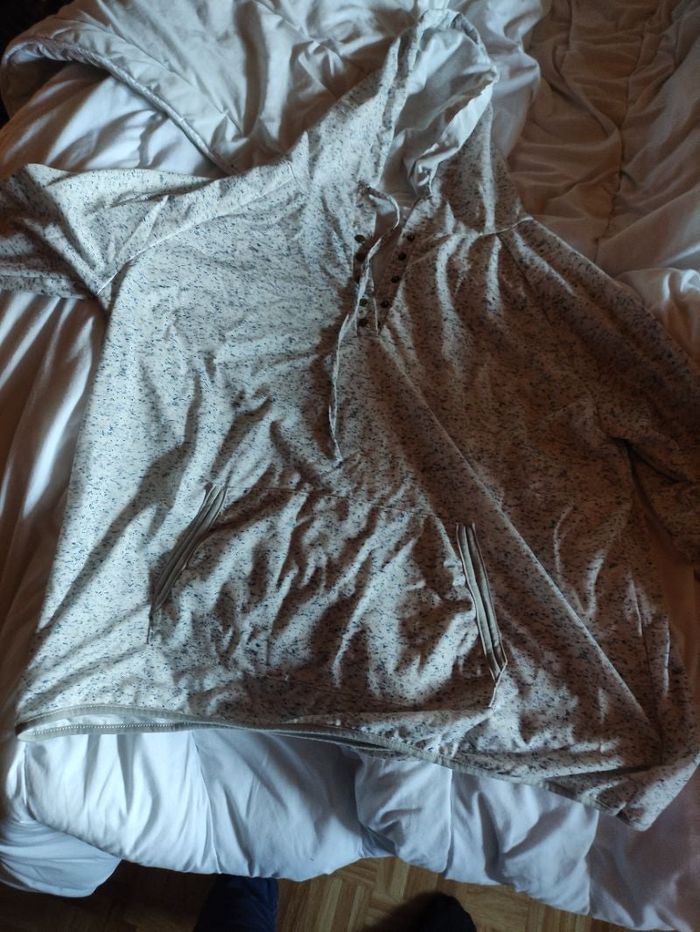 Pull à capuche neuf