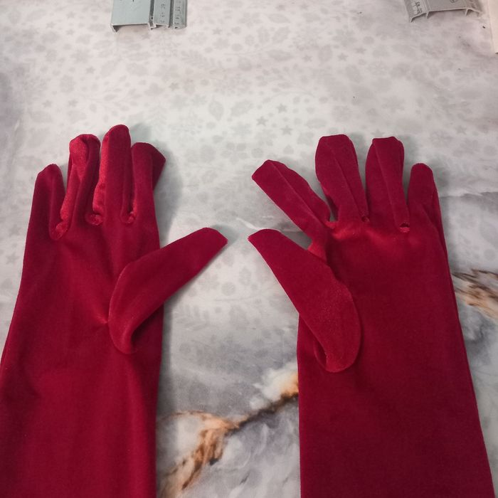 Paire de gants longs en velours extensible coloris rouge - photo numéro 5