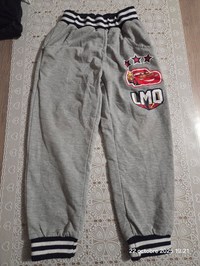 Jogging cars Flash McQueen