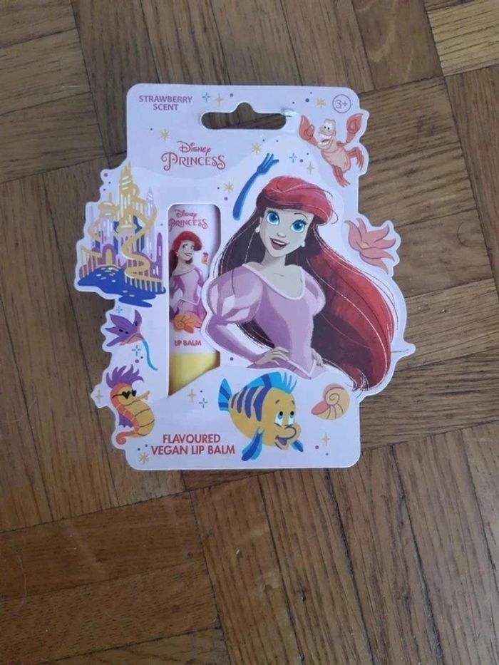 Baume à lèvres Ariel fraise neuf