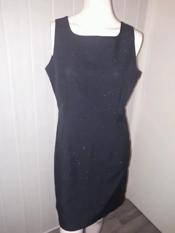 🌚Robe fourreau noir pailletée 42