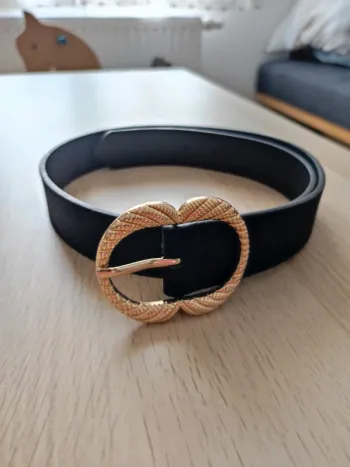 Ceinture noire boucle dorée neuf