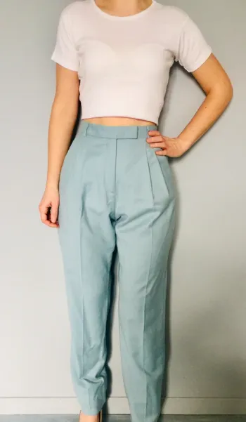 Pantalon taille haute carotte bleu pastel