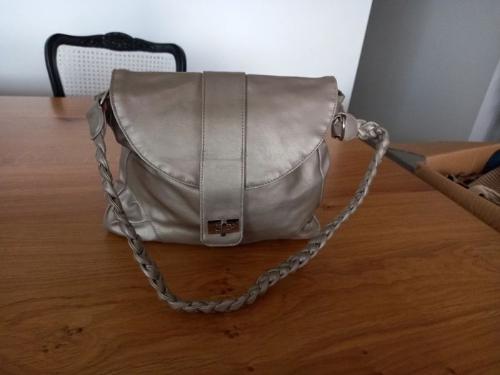 Sac à main argenté
