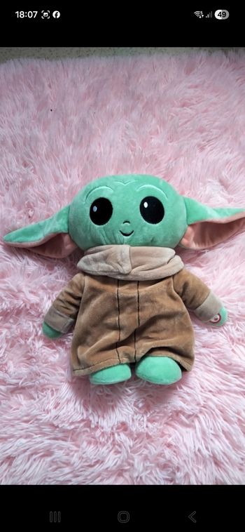 Peluche bébé yoda
