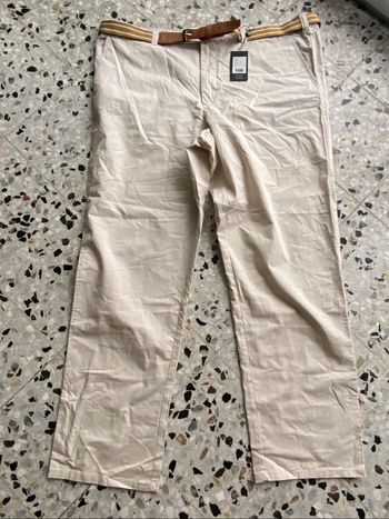 Pantalon beige avec ceinture