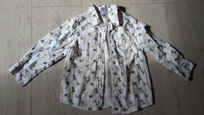 Chemise blanche à motifs girafes 23 mois