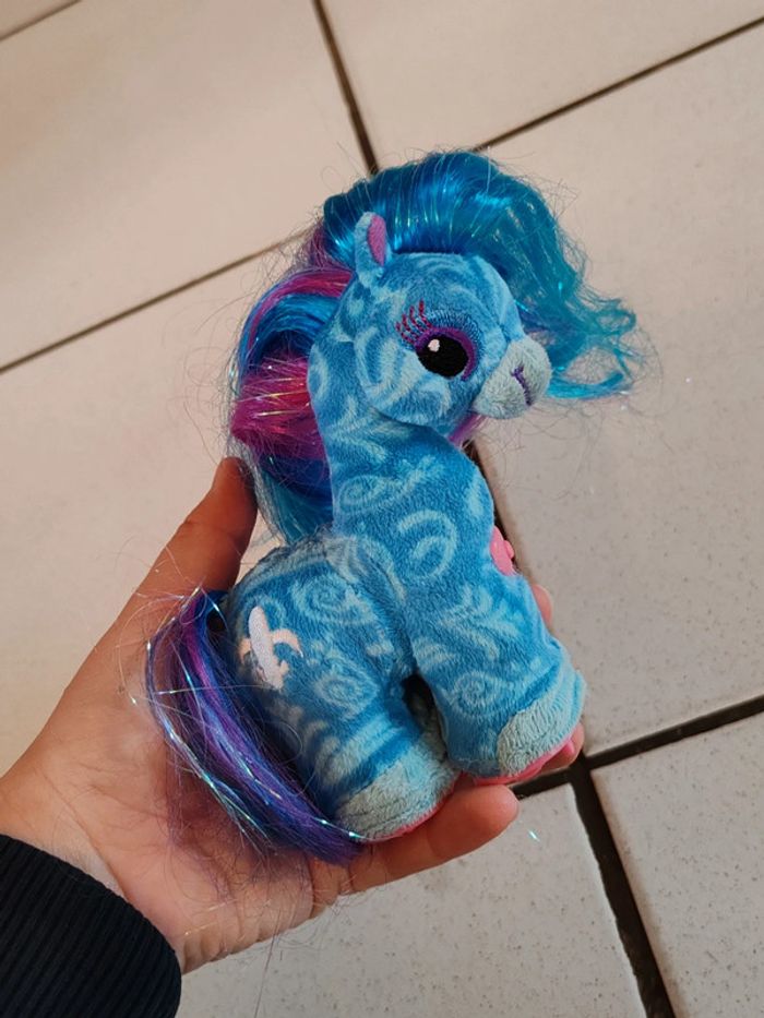 Cheval zhuzhu pets bleu avec crinière violette
