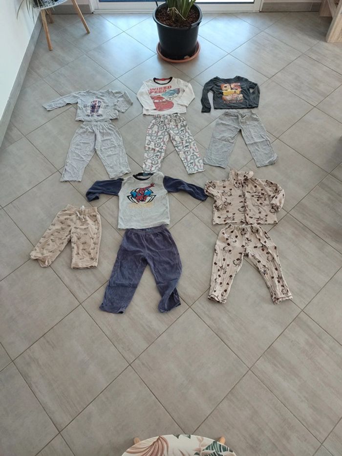 Lot de pyjamas garçon 5 ans plus un pantalon