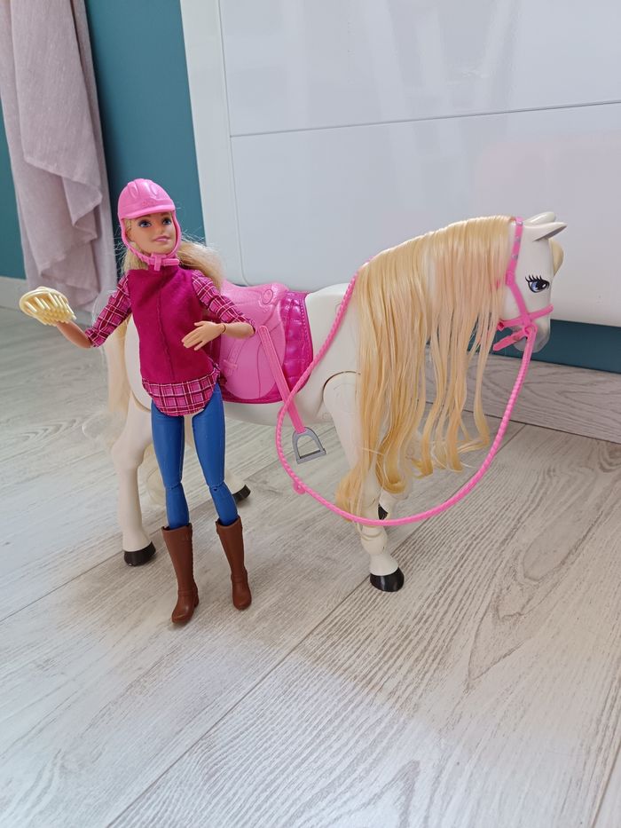 Barbie et son cheval qui marche - photo numéro 2