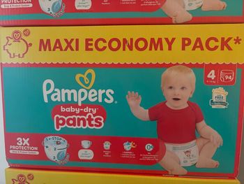 Couches Pampers taille 4