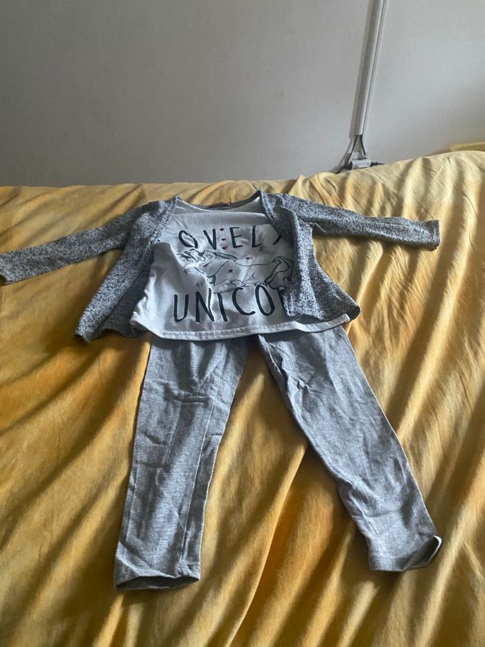 Vêtements fille taille 3 ans