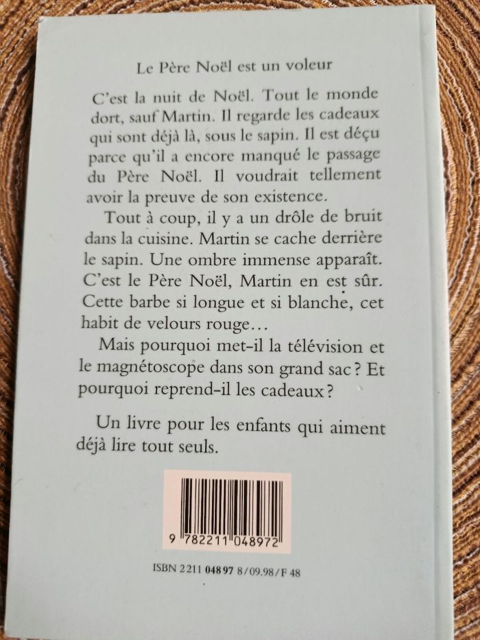 Le père noël est un voleur - photo numéro 2