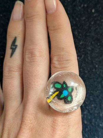 Bague en résine style vintage originale