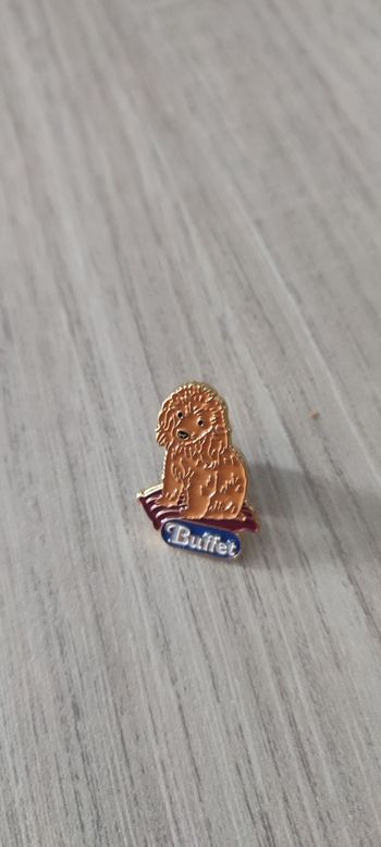 Pin's chien Buffet
