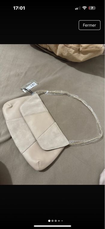 Pochette un jour ailleurs neuve jamais porté valeur 105 euros