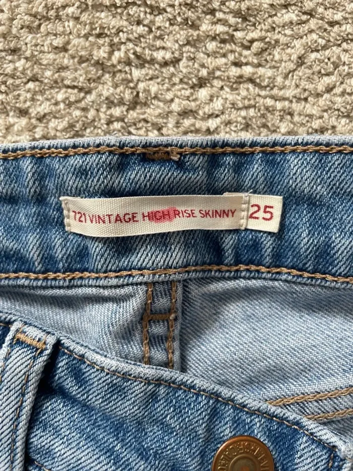 Jeans Levis femme 721 w25 L32 - photo numéro 5