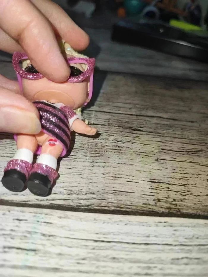 đL.O.L Surprise Doll Pink Baby Glitter SĂ©rie 2 - photo numĂ©ro 4