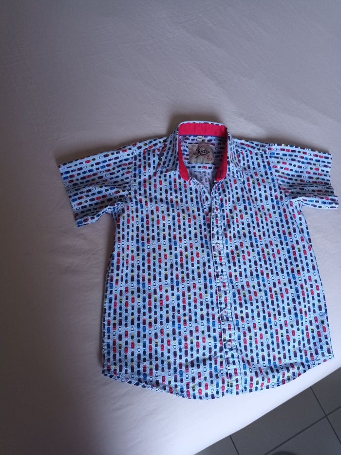 Jolie chemise manches courtes motifs voitures 🚗  8 ans
