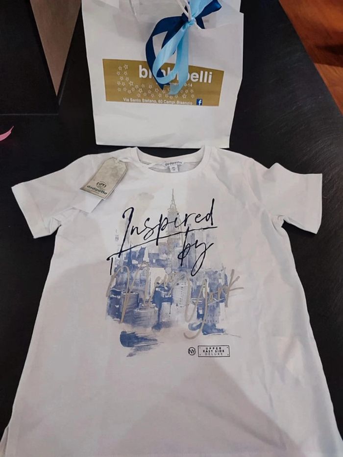 Joli t shirt 6 ans neuf