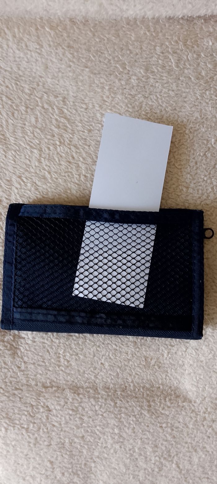 Joli porte feuille olympique lyonnais. Fermeture scratch. Plusieurs poches dont une a fermeture éclair. neuf - photo numéro 2