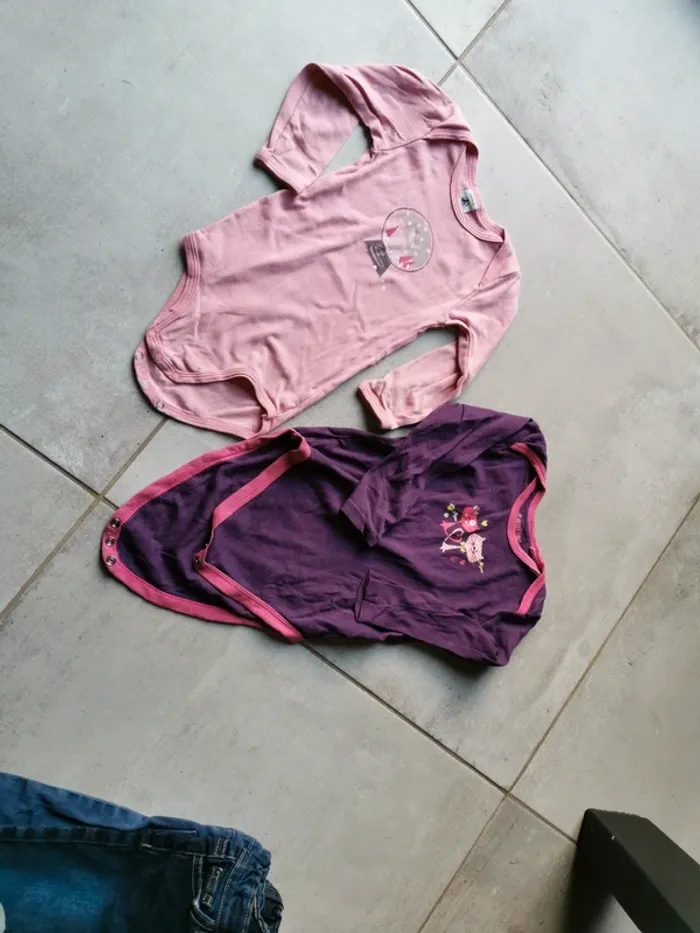 Lot 8 pieces divers marques 2 ans - photo numéro 5