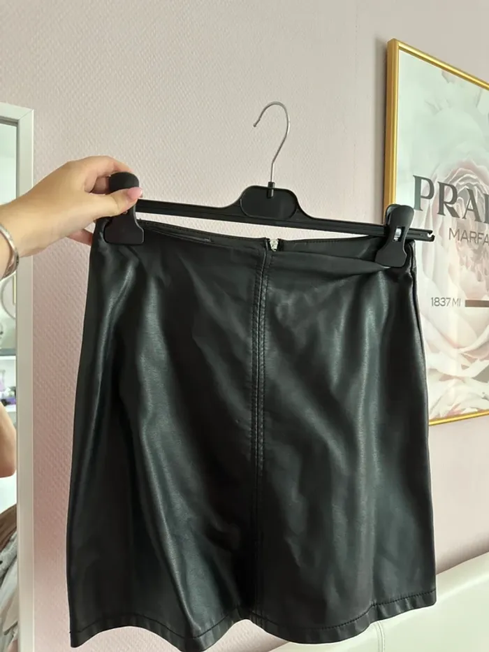 Jupe simili cuir - Primark - photo numéro 3