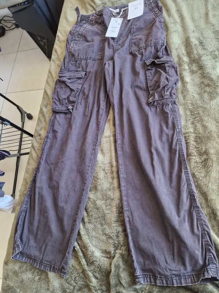 Pantalon Cargo noir Bershka taille 42